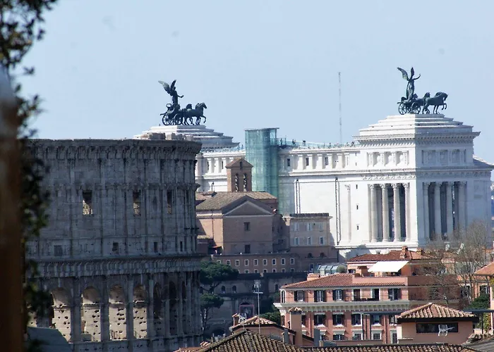 Penthouse With Panoramic Terrace At The Colosseum Appartement